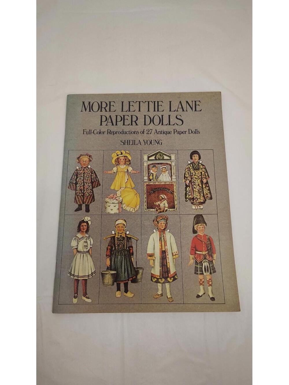 Vintage-style paper dolls; full-color reproductions of antique early-1900s paper